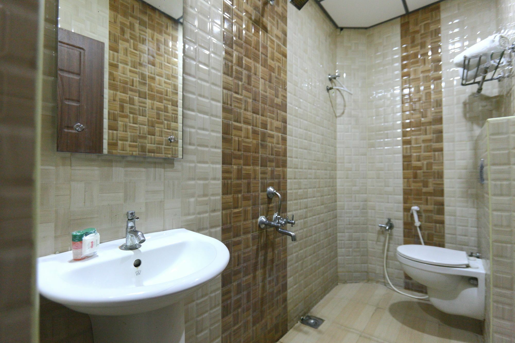 โอโย 1246 ราช เรซิเดนซี Hotel เชนไน ภายนอก รูปภาพ